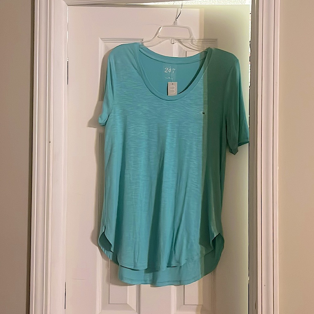 24/7 Olivia Solid Scoop Neck a Tunic Tee